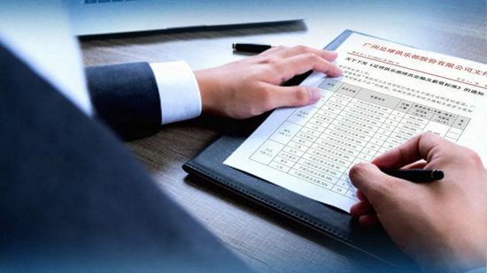 后卫乔尼训练中发生冲突 狼队官方发布声明此前《太阳报》报道称，由于在训练中发生冲突，狼队后卫乔尼被排除出球队的阵容。